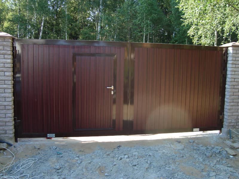 Уличные ворота DoorHan в Уфе с установкой