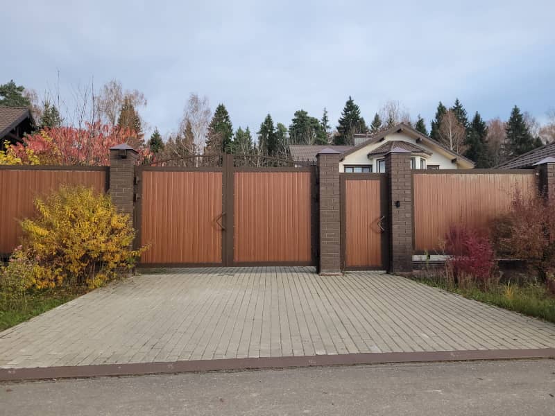 Уличные ворота DoorHan в Уфе с установкой