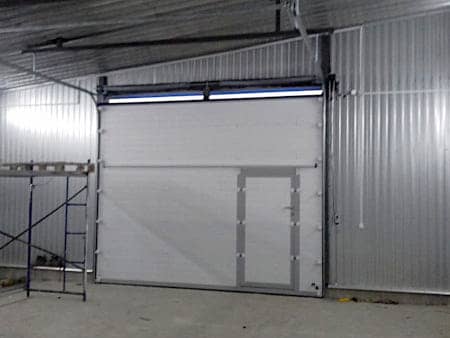 Подъемные ворота с калиткой для гаража в Уфе